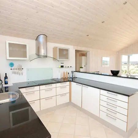 Ung - 150m From The Sea By Interhome